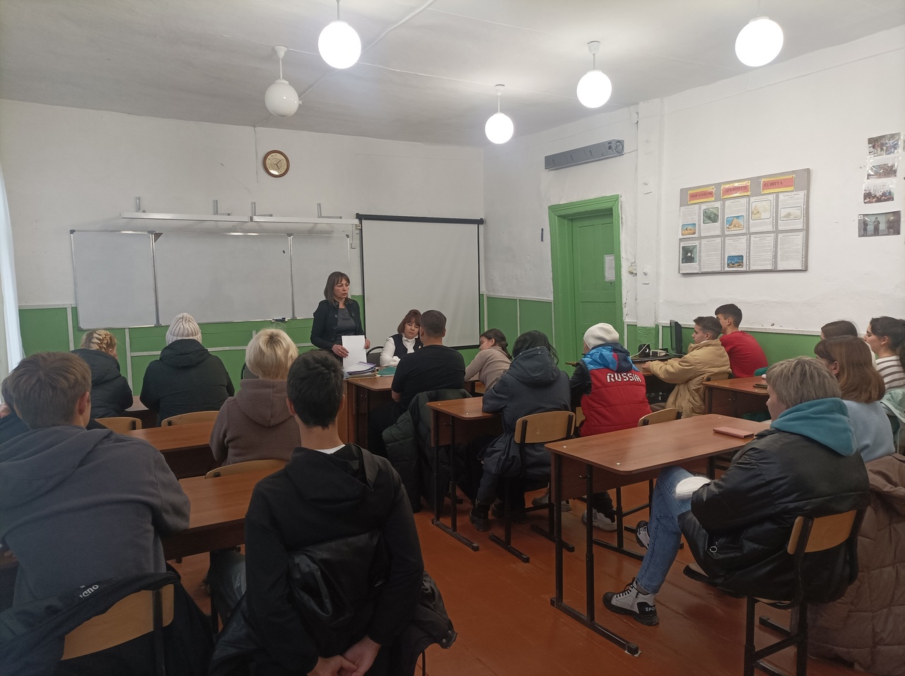 Родительские собрания в 9 и 11 классах.